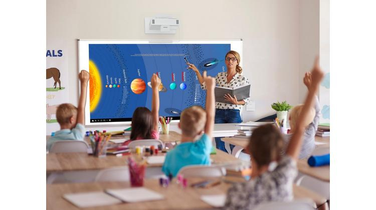 EB-1485FI - Interaktiv UST 3LCD